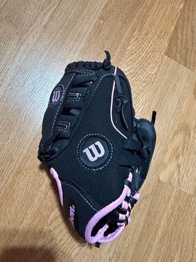 Wilson Black Pink T-ball Baseball
Glove 9" WTAO1RB15B59BP